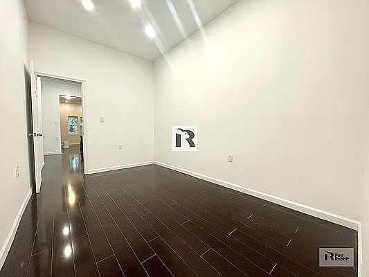 4th image of 165 Troutman St APT 1R