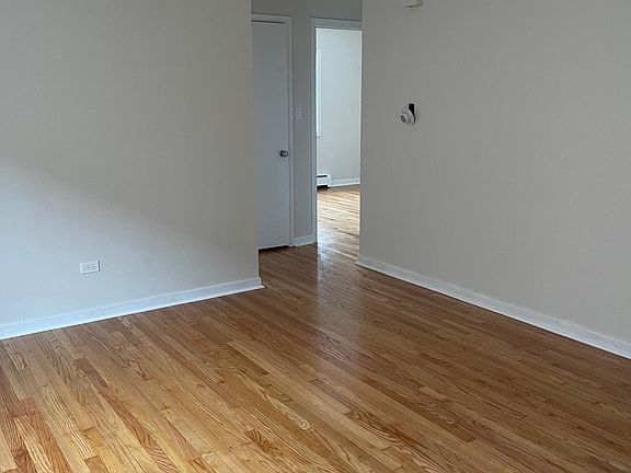 3rd image of 546 N Ardmore Ave APT 1E