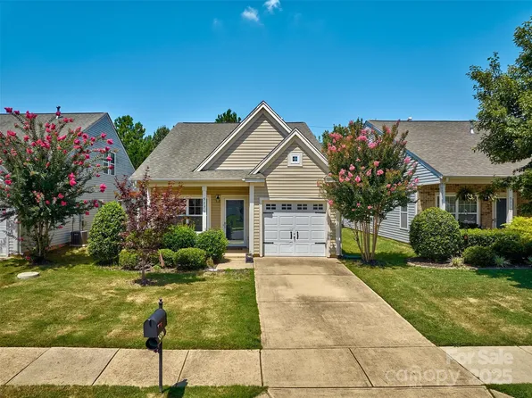 5176 Crystal Lakes Dr, Rock Hill, SC 29732