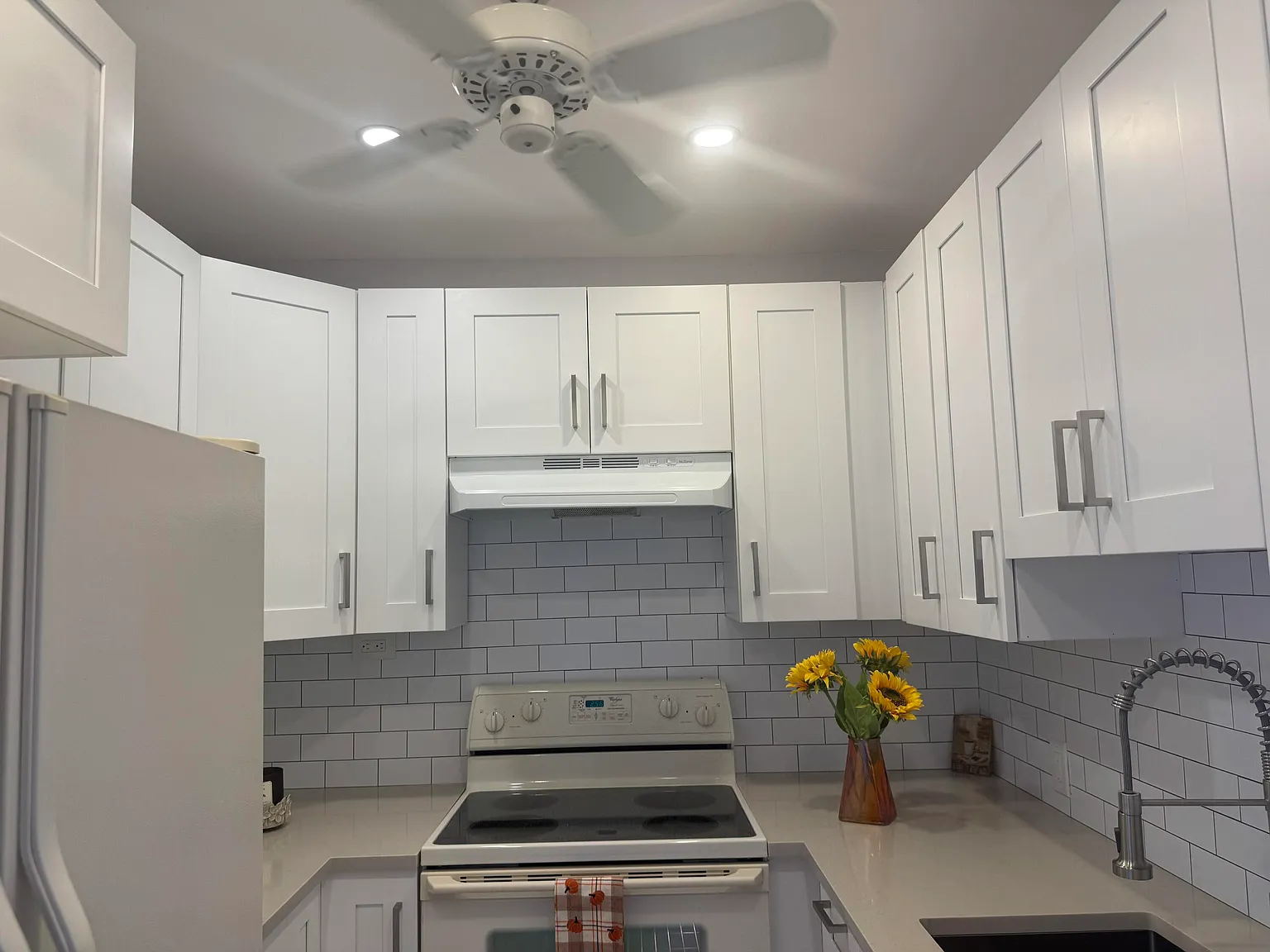 1 bed, 1.5 bath, 702 sqft, $1,500 — Photo 2