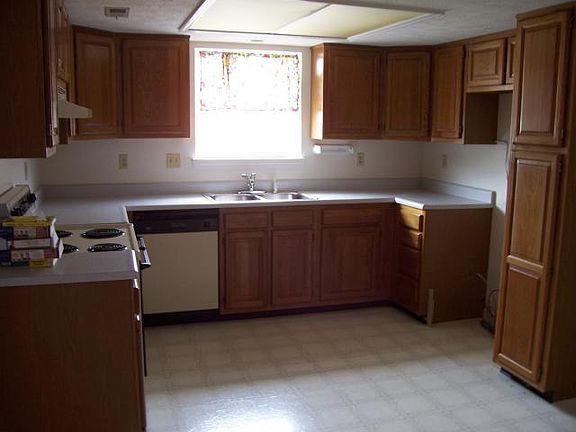 3rd image of 5570 E Pine Knoll Blvd