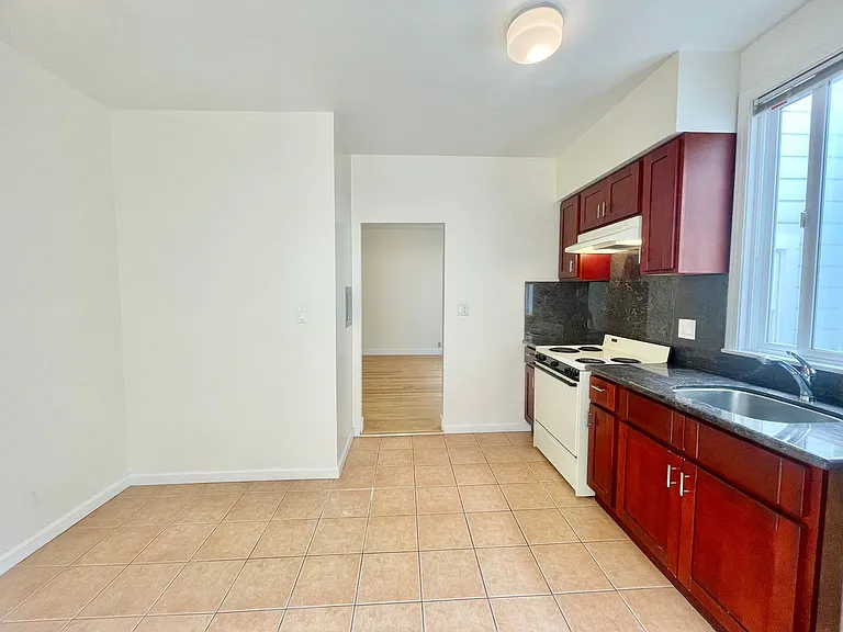 1324 Jackson St #24 — Photo 8