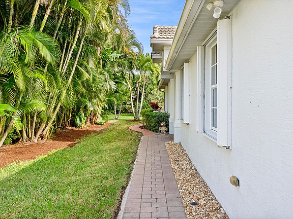 4th image of 671 NW Red Pine Way