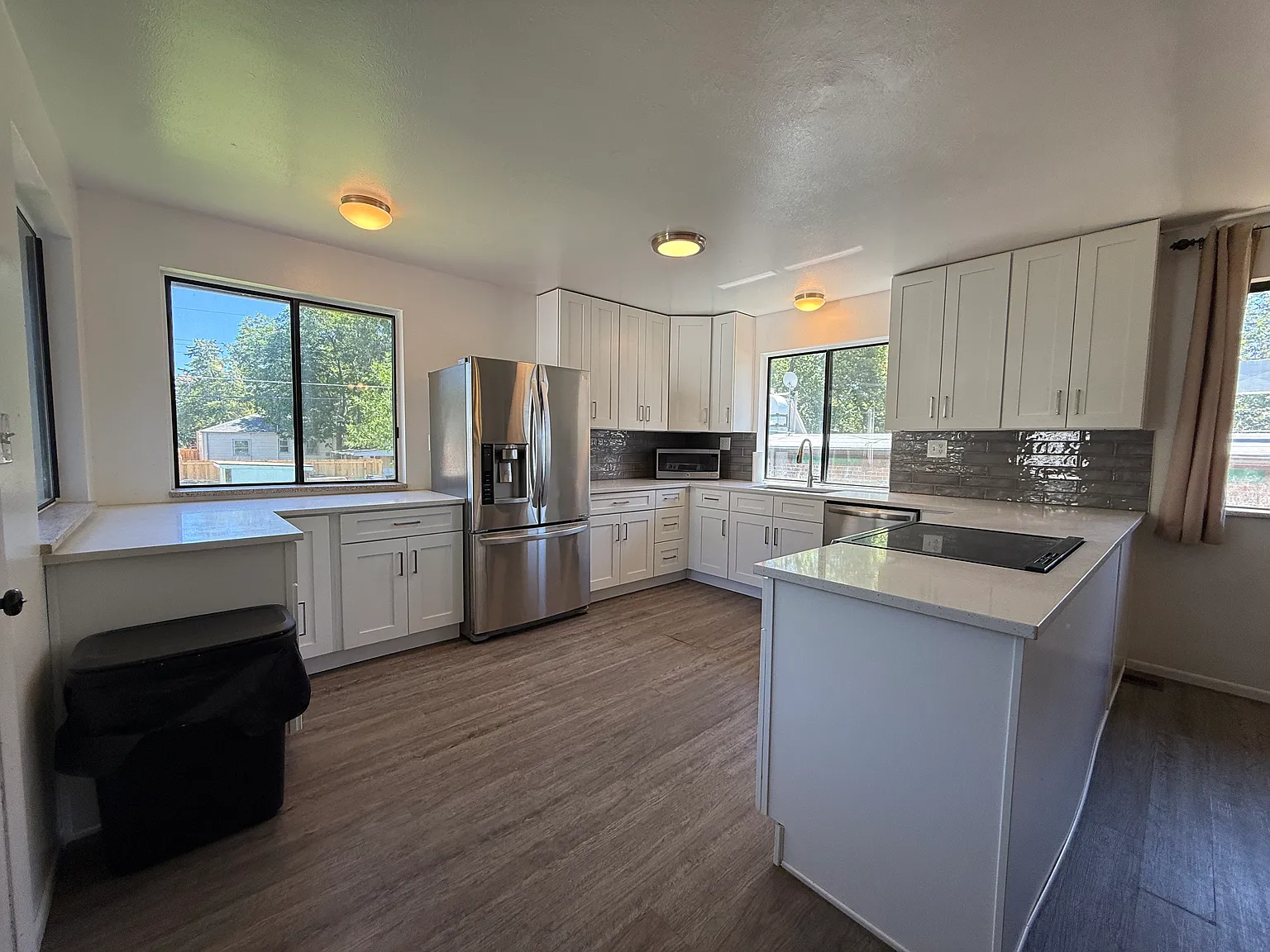 6 bed, 2800 sqft, $3,795 — Photo 4