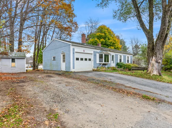 9 Pinewood Drive, Topsham, ME 04086