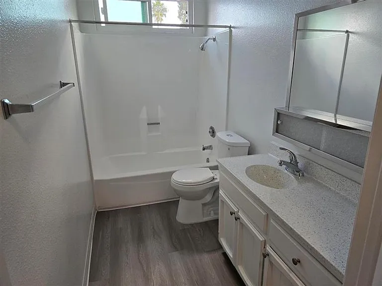 Royal Village Apartments — Photo 20