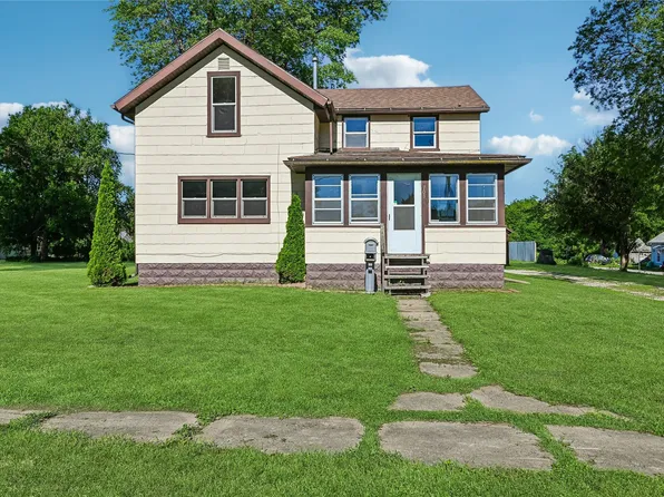 703 F Ave, Vinton, IA 52349