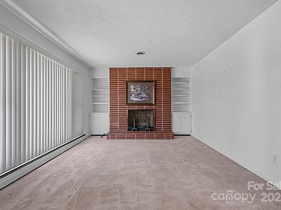 4th image of 919 Pinecrest Pl NE