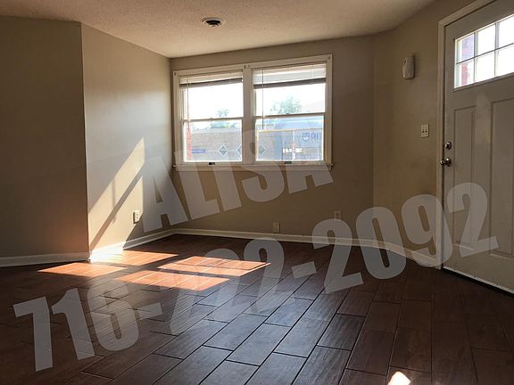 3rd image of 1942 Seneca St APT 1