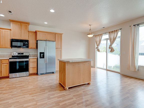 4th image of 2427 NE 113th Ct