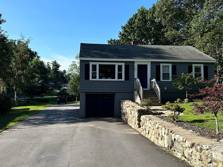 240 Elwyn Rd — Photo 10