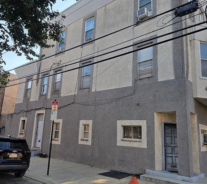 2nd image of 1500 W Ritner St