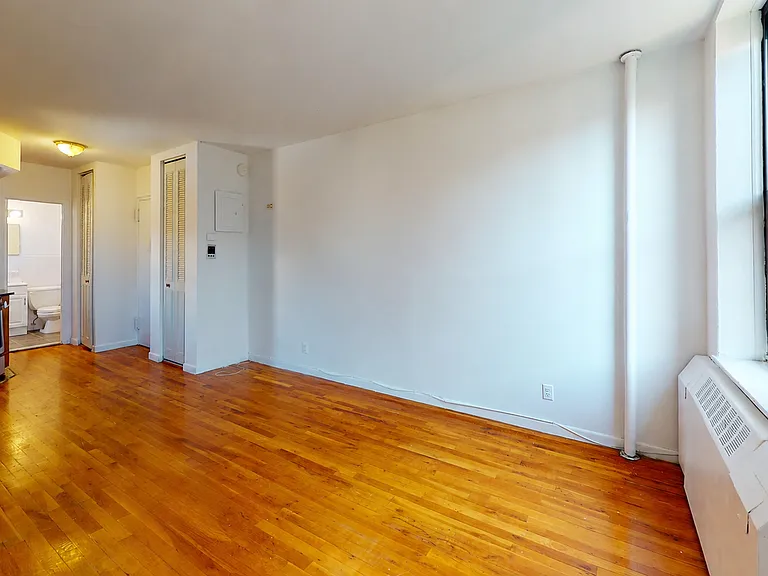 246 W 22nd St #19 — Photo 3