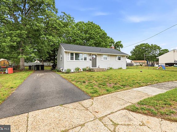 3rd image of 16 Valley Dr