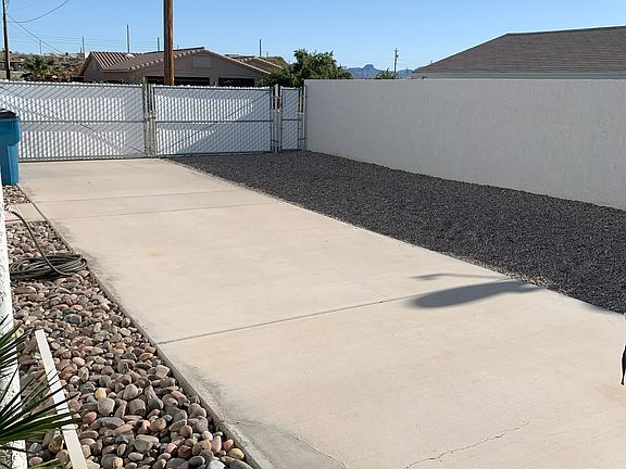 3rd image of 3011 Curtis Dr