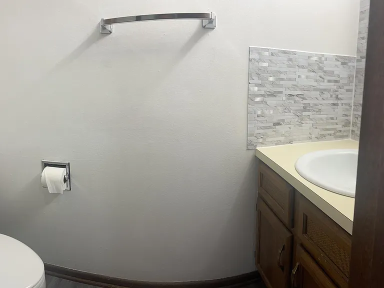 2619 Beverly Dr — Photo 7