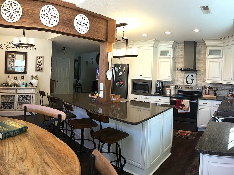 2nd image of 104 Twin Creek Ln