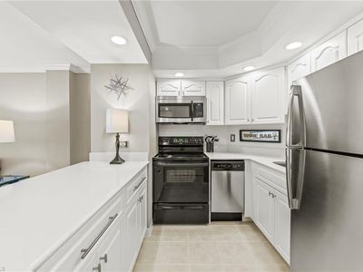 1 Bluebill AVE #203, Naples, FL, 34108