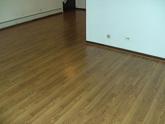 3rd image of 15718 Lake Dr APT 3BR