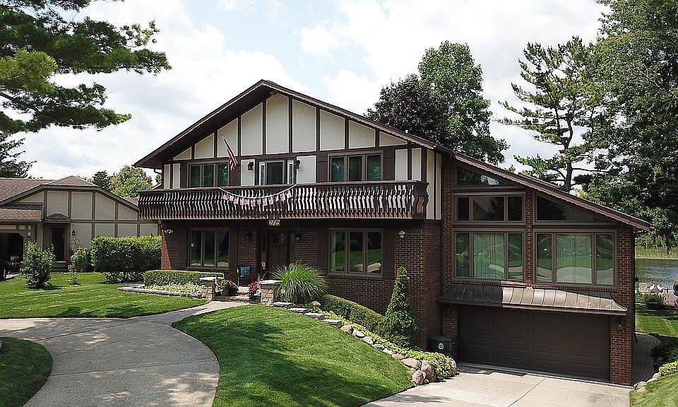 1st image of 2725 Browning Dr