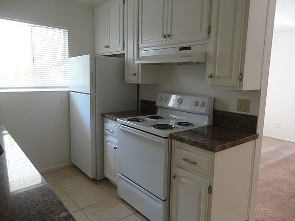 5th image of 2015 Cable St APT 105