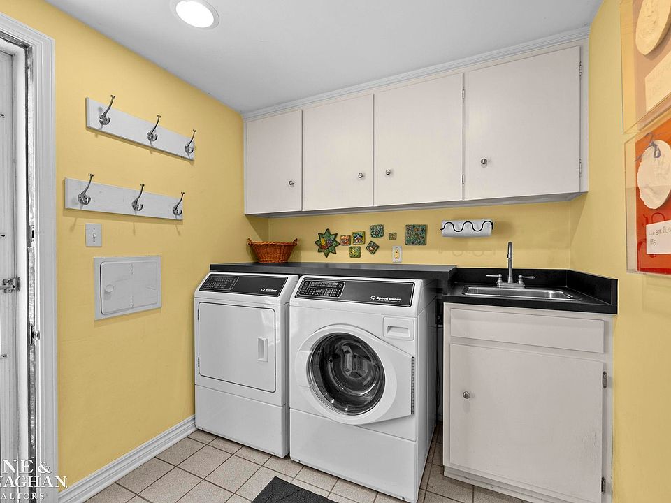 332 Kercheval Ave, photo 25