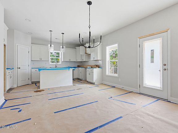 5th image of 5016 Arcadia Way