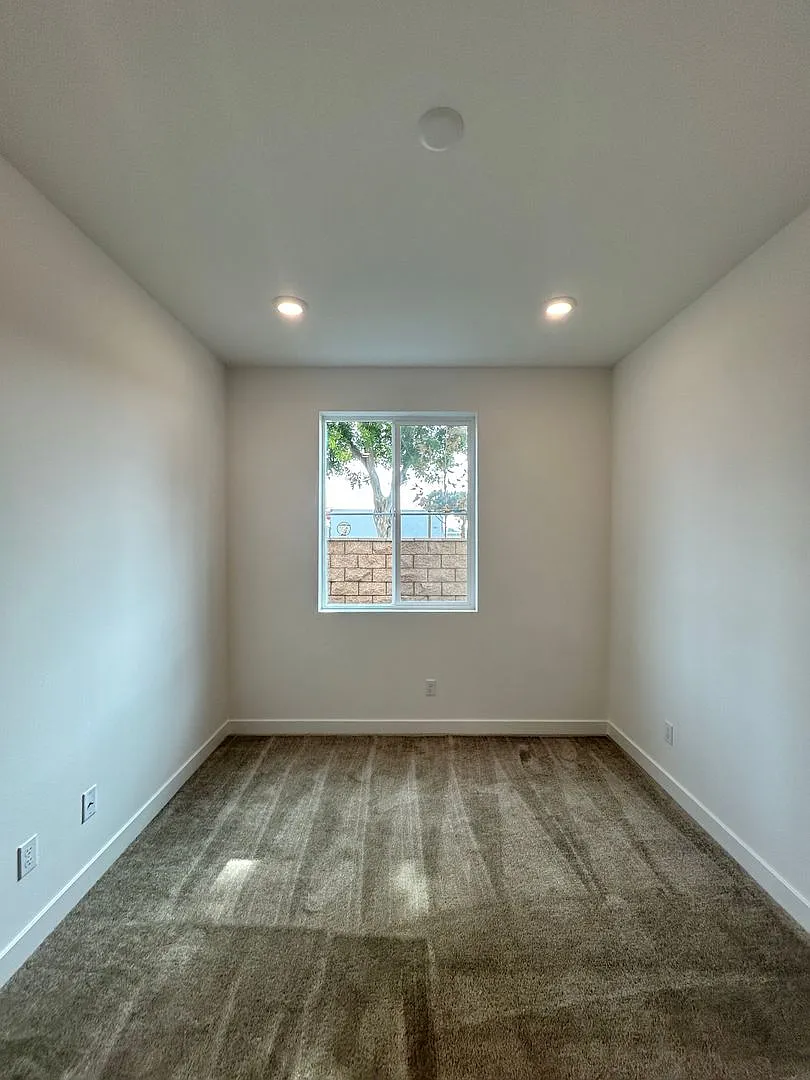 Building Photo - 11753 Florence Ave #4