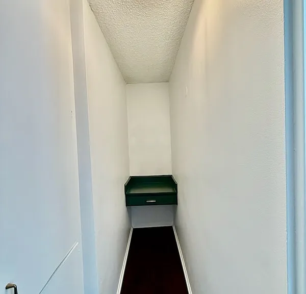 6100 Primrose Ave #10 — Photo 4