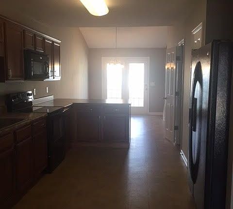 4th image of 929 Maricopa Dr
