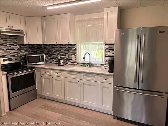 5th image of 310 Pine Tree Ln