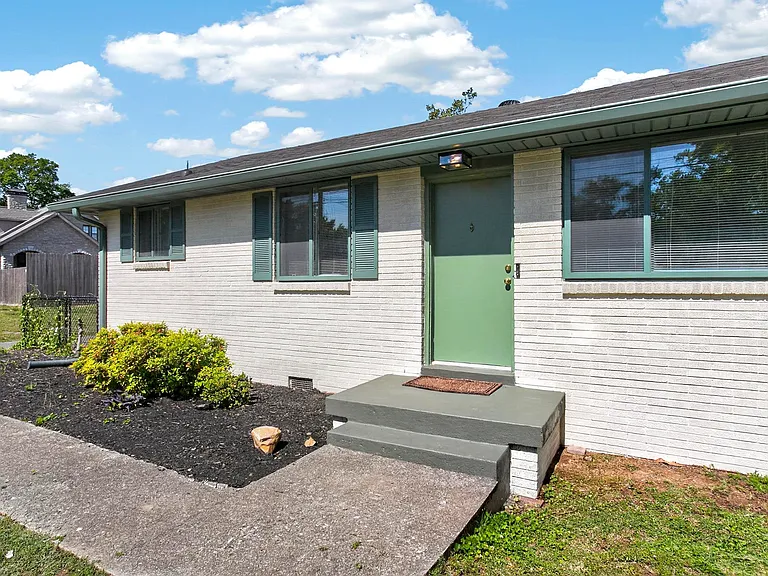 218 Cumberland Cir #1 — Photo 32