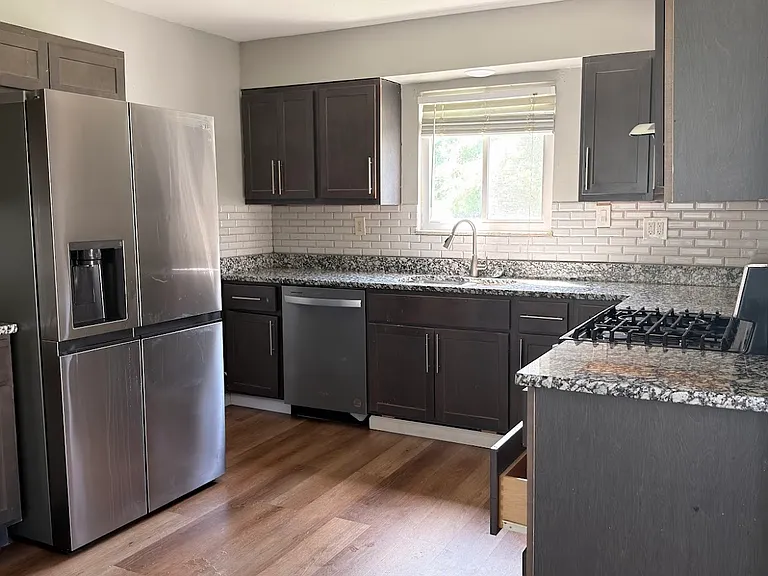 8800 Cochise Dr — Photo 2