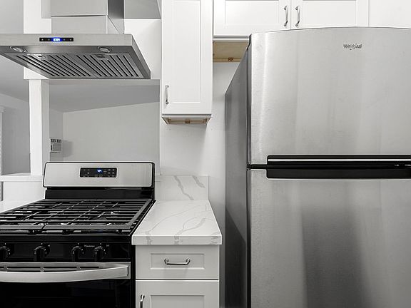 5th image of 1829 Beloit Ave APT 6