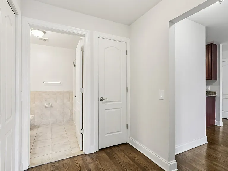 Summit Ridge Luxury Apartments — Photo 78