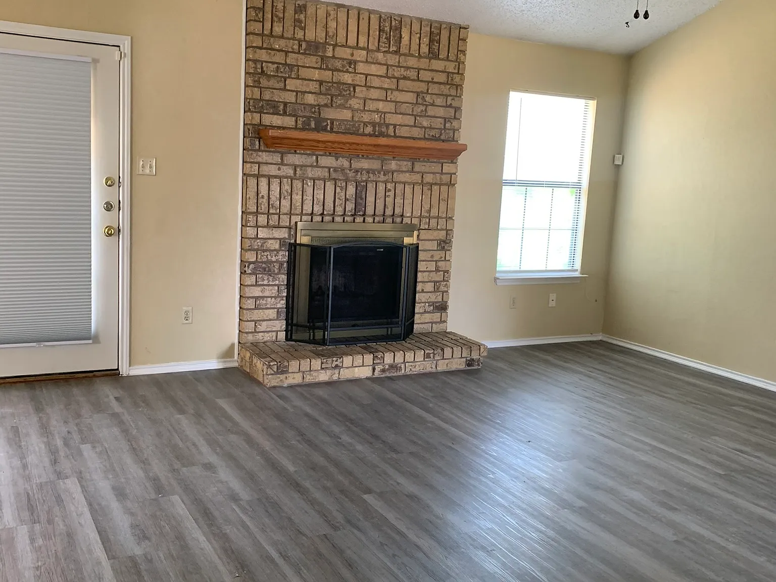 3 bed, 1299 sqft, $1,350 — Photo 4