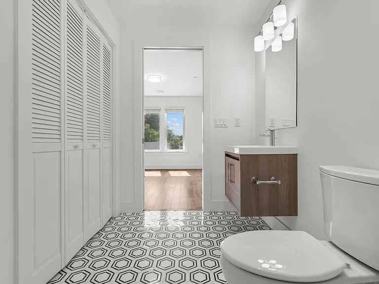 245 E Main St #2 — Photo 32