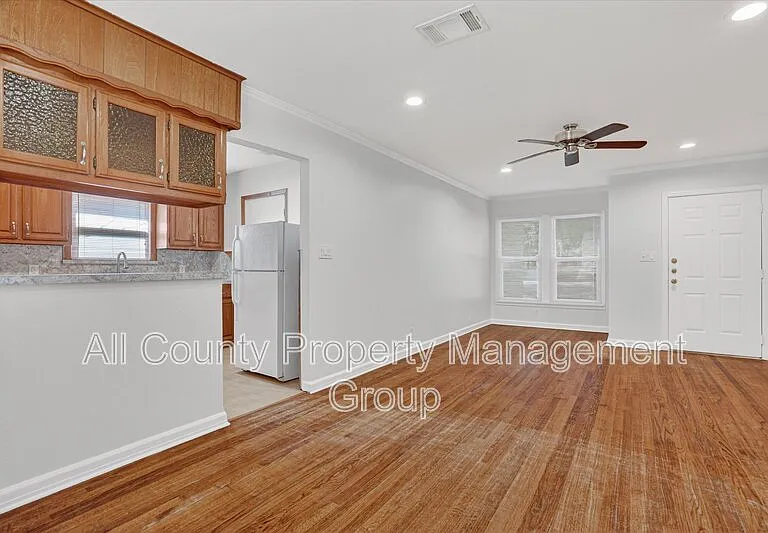 4309 Curzon Ave — Photo 2