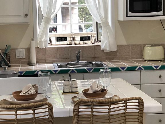5th image of 14170 W Sunset Blvd #B