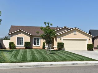 1483 Odessa St, Dinuba, CA 93618
