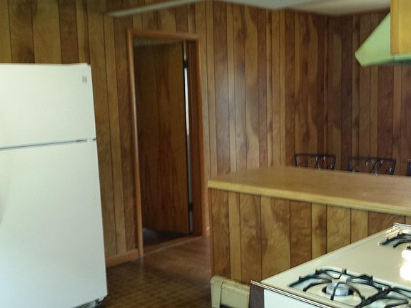 5th image of 505 Maple St