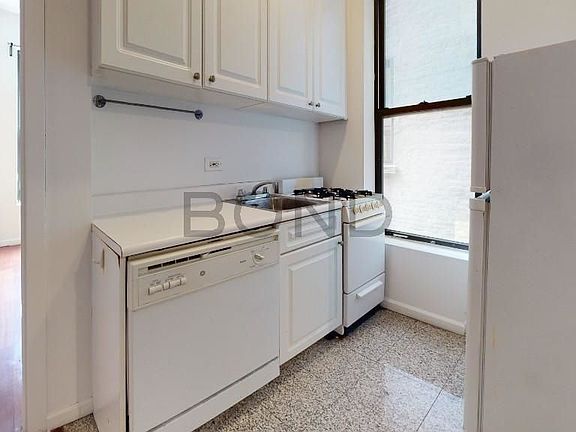 3rd image of 158 W 84th St #C2