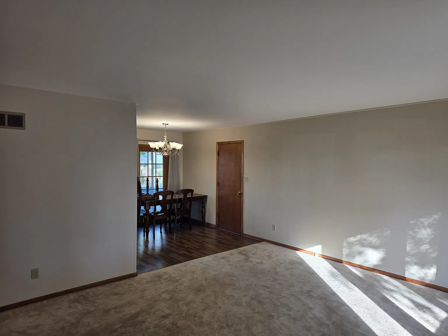 3 bed, 1040 sqft, $1,600 — Photo 1