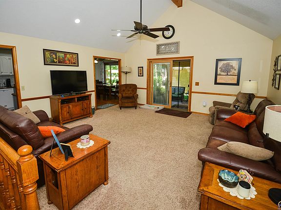 4th image of 2025 Meadowlark Ln