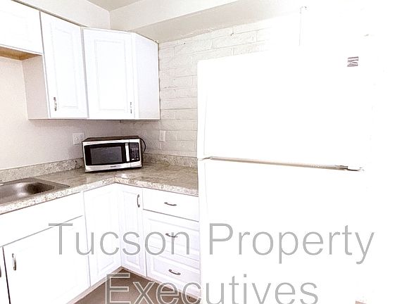 4th image of 319 E Blacklidge Dr #3