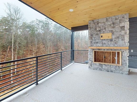 4th image of 444 Hatchet Way