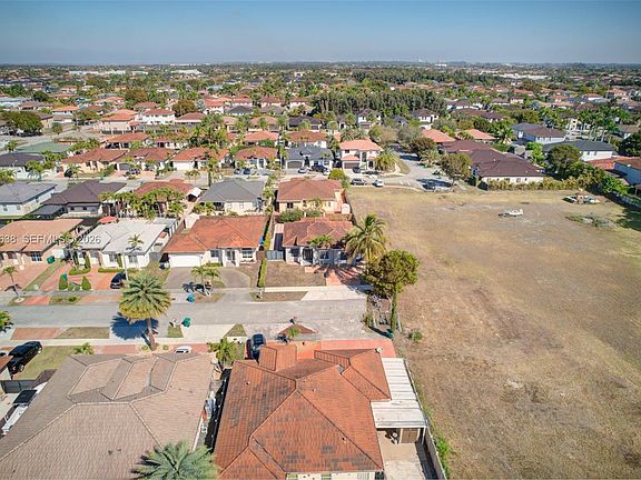 5th image of 14833 SW 35th Ln