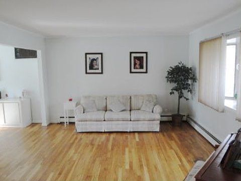 4th image of 830 Harriad Dr W