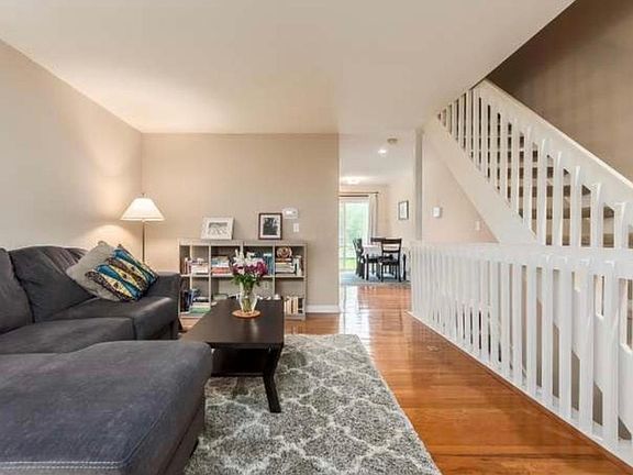 4th image of 8182 Olde Richmond Ln #4C