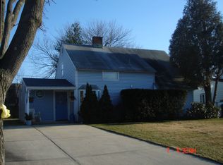 11 Ripple Ln, Levittown, NY 11756